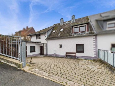 Weitblick genießen – großzügige Doppelhaushälfte in Weilmünster