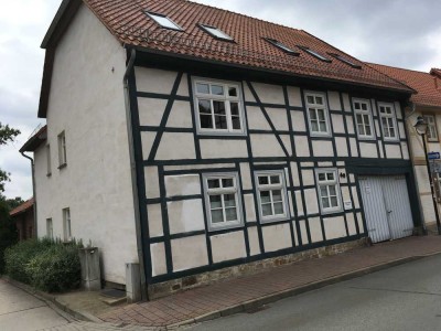 Stilvolle 3-Zimmer-Wohnung in der historischen Magdeburger Straße 40