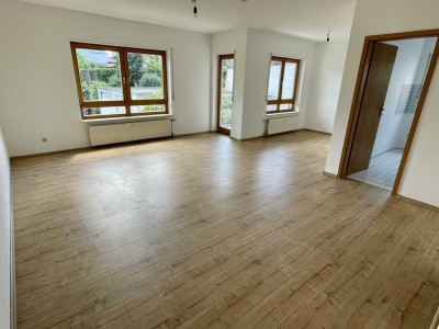 Gepflegte 2-Zimmer-Hochparterre-Wohnung mit Balkon und EBK in Sandhausen