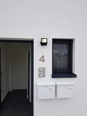 Frei ab 01.07.2025! Maisonettewohnung mit großem Garten und einem Stellplatz. Energieklasse A+.