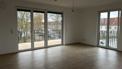 Ab sofort! 3 Zi. Wohnung! Erstbezug! Balkon, Stellplatz, S-Bahn Fußläufig ca.10 min erreichbar.