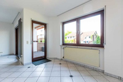 Maisonette-Wohnung mit 3 Zimmern, 2 Tageslichtbädern, Einbauküche, großer Terrasse und Kfz-Stellplat
