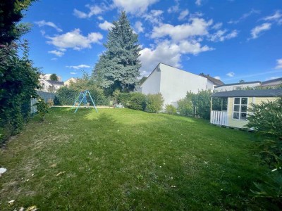 Freistehendes Haus mit Baugrundstück - Garage