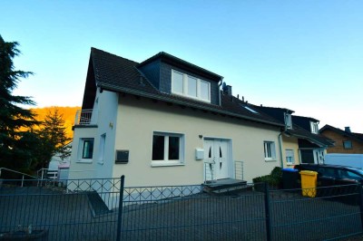 Neuwertiges Einfamilienhaus mit Einliegerwohnung und traumhaftem Blick über das Ahrtal