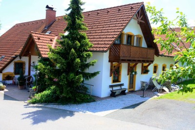 Dachgeschoss 2-Zimmer Wohnung mit Balkon und Klimaanlage