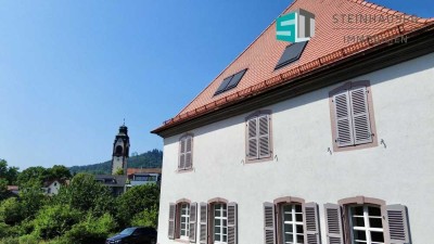 Moderne Akzente treffen spannende Historie – einzigartige 3-Zimmer-Wohnung mit traumhafter Terrasse.