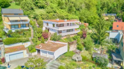 Freistehende Villa mit Doppelgarage und Panoramablick auf Weinheim