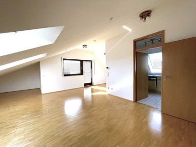 Helle und großzügige 3-Zimmer-Wohnung mit Westbalkon