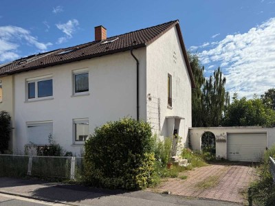 Doppelhaushälfte sanierungsbedürftig in zentraler Lage in Weinheim - West
