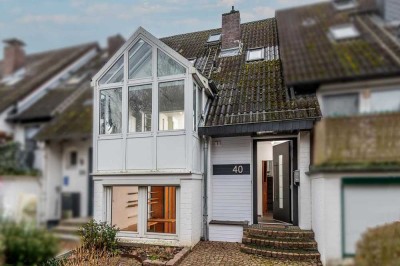 Großes Mittelreihenhaus mit Süd- Terrasse, zwei Balkonen und Carport in beliebter Ortslage