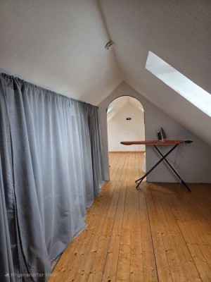 Freundliche und modernisierte 4-Zimmer-Maisonette-Wohnung mit Balkon und EBK in Schwanewede
