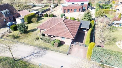 Charmanter Winkelbungalow mit Carport - Platz für Ihre Träume!