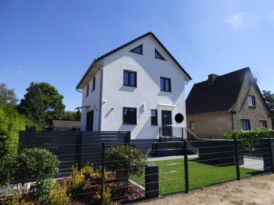 Unterkellertes EFH in zentraler Wohnlage
***Hobbyraum***EBK***Klimaanlage***Carport mit Wallbox***