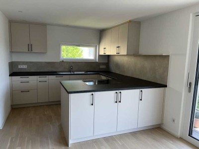 großzügige 3-Raum-Wohnung (108 m2) auf 2 Ebenen mit gehobener Innenausstattung mit EBK in Esslingen