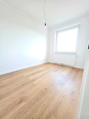 Erstbezug nach Kernsanierung mit EBK und Balkon: schöne 3-Zimmer-Wohnung in Bremen