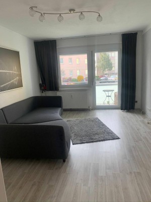 Provisionsfreie, neu sanierte 3-Zimmer (~75m²) EG-Wohnung für z.B. WG