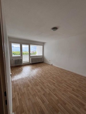 Zimmer mit Balkon innerhalb einer 3er-WG // 11.OG, Zimmer 0100