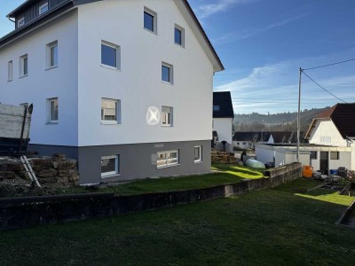 Neubau! Große 1-Zimmer-Wohnung (65 m²) wie EG – mit Terrasse, Garten & EBK