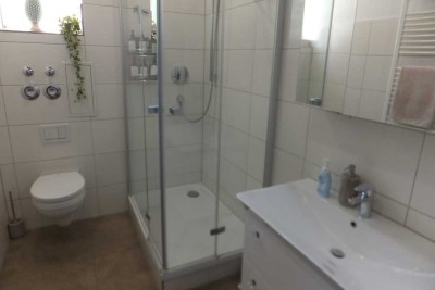 helles stadtnahes Wohnen mit Garten