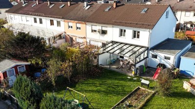 Saniertes Reiheneckhaus - großer Garten - Garage