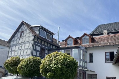 Attraktive 4,5-Zimmer-Maisonette-Wohnung mit luxuriöser Innenausstattung in Hünstetten