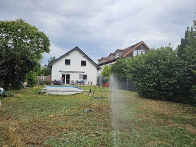 5,5-Raum-Haus in Alsbach-Hähnlein mit Einbauchküche & großem Pool