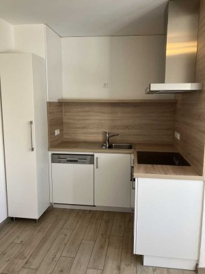 Zweitbezug n. Sanierung / mit Terrasse und EBK: Ansprechende 3-Zimmer-Erdgeschosswohnung in Oedheim