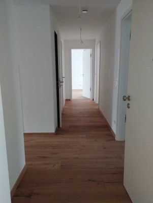 Geschmackvolle 3-Raum-Wohnung mit gehobener Innenausstattung mit Balkon und Einbauküche in Straubing