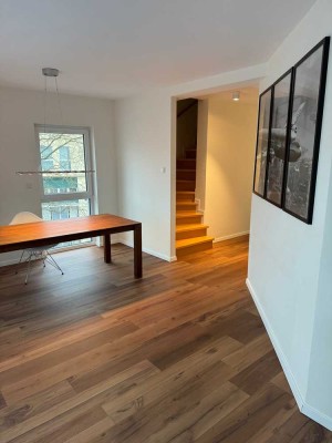 Perfekt ins neue Jahr mit moderne 4-Raum-Maisonette-Wohnung mit Balkon und Einbauküche