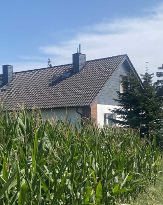 Saniertes EFH mit Weitblick, Kachelofen und pflegeleichten Garten