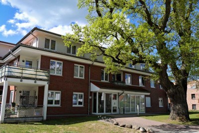 Geschmackvolle, neuwertige 2-Raum-Dachgeschosswohnung mit geh. Innenausstattung mit Balkon und EBK