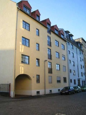 schöne 2 Raumwohnung  mit Balkon und Einbauküche in Zentrumsnähe