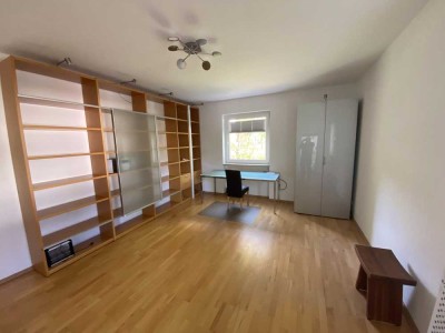 Exklusive 3,5-Zimmer-Wohnung mit gehobener Innenausstattung mit Balkon und Einbauküche in Wiesbaden