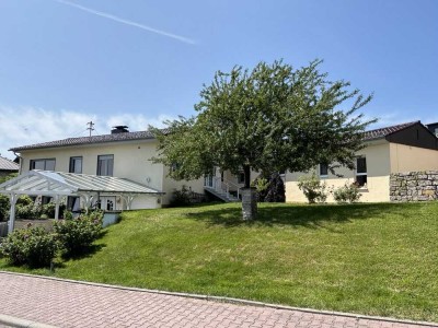 Ein wahres Raumwunder ist dieses große Haus in ruhiger Lage von Hünstetten-Kesselbach!