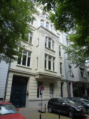 Altbauwohnung im Agnesviertel zu vermieten