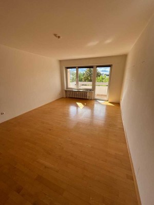 Zeitmietvertrag: Helle und gepflegte 2,5 Zimmer Wohnung in Germering. *Befristet auf 1 Jahr