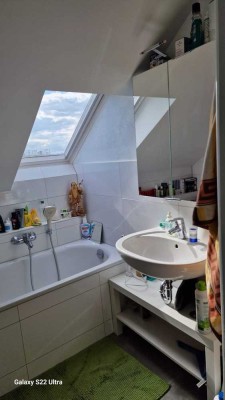 Schöne und sanierte 1-Zimmer-Dachgeschosswohnung in Ludwigshafen