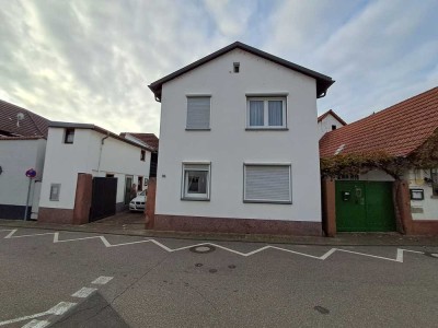 ANSCHAUEN LOHNT: Einfamilienhaus mit großer Lagermöglichkeit in Edesheim bei Landau!