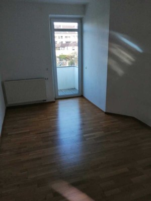 Renovierte 3-Zimmer Wohnung + Küche + Balkon in Augsburg-OberhausenAugsburg-Oberhausen
