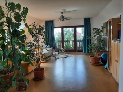 Attraktive und gepflegte 3-Zimmer-Dachgeschosswohnung mit Balkon und Einbauküche in Oberursel