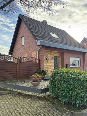 Sehr gepflegtes Einfamilienhaus mit Wintergarten und 2 Garagen in toller Lage