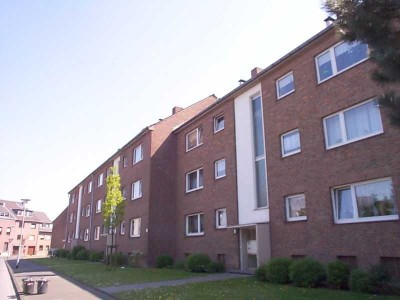 Wir renovieren für Sie! kleine 3-Zimmer-Wohnung mit Balkon  in Mönchengladbach Holt
