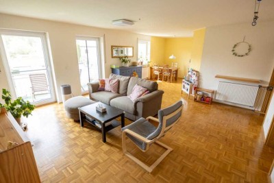 Sehr schöne 3-Zimmer-Wohnung mit grandioser Aussicht  inklusive Terrasse, Garten und Garage