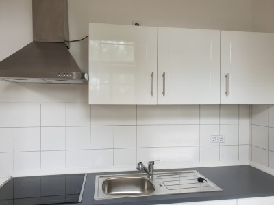 EBK *** TOP 2-Zimmer-Whg. im 2. OG mit Laminat ! Glasfaseranschluß