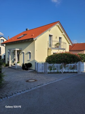 Charmantes freistehendes Einfamilienhaus mit gepflegtem Garten in ruhiger, zentraler Lage von Neugablonz