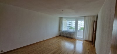 Frisch renovierte, helle Mietwohnung mit Parkett und Balkon