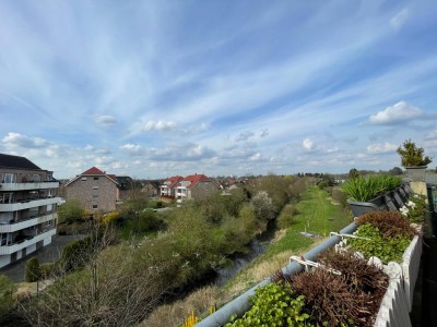 seniorengerechte, modern möblierte Penthouse-Wohnung (145 qm) über den Dächern von Rheinberg