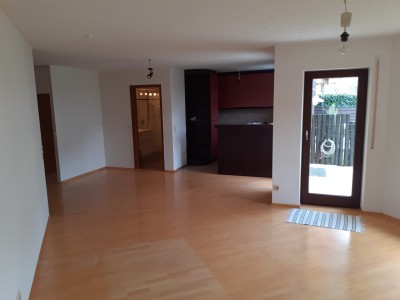 Schöne 4-Zimmer Erdgeschosswohnung mit Gartenanteil ab sofort zu vermieten