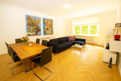 Hochwertig möblierte 2-Zimmer-Wohnung in Düsseldorf-Düsseltal mit moderner Ausstattung und Dachterrasse