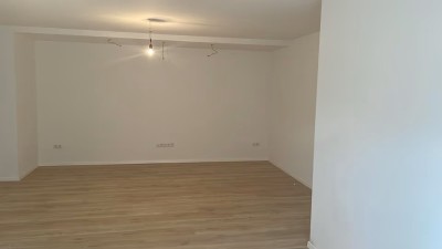 Helle Neubauwohnung mit Einbauküche und Stellplatz zum Erstbezug